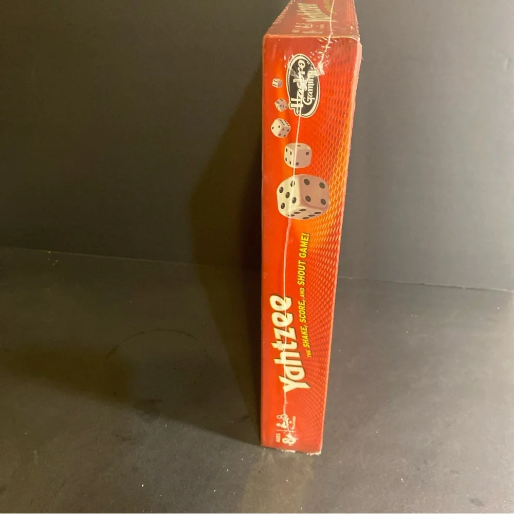 Hasbro Gaming Yahtzee Classic Dice Game Family Fun for Kids and Adults Ages 8+‎